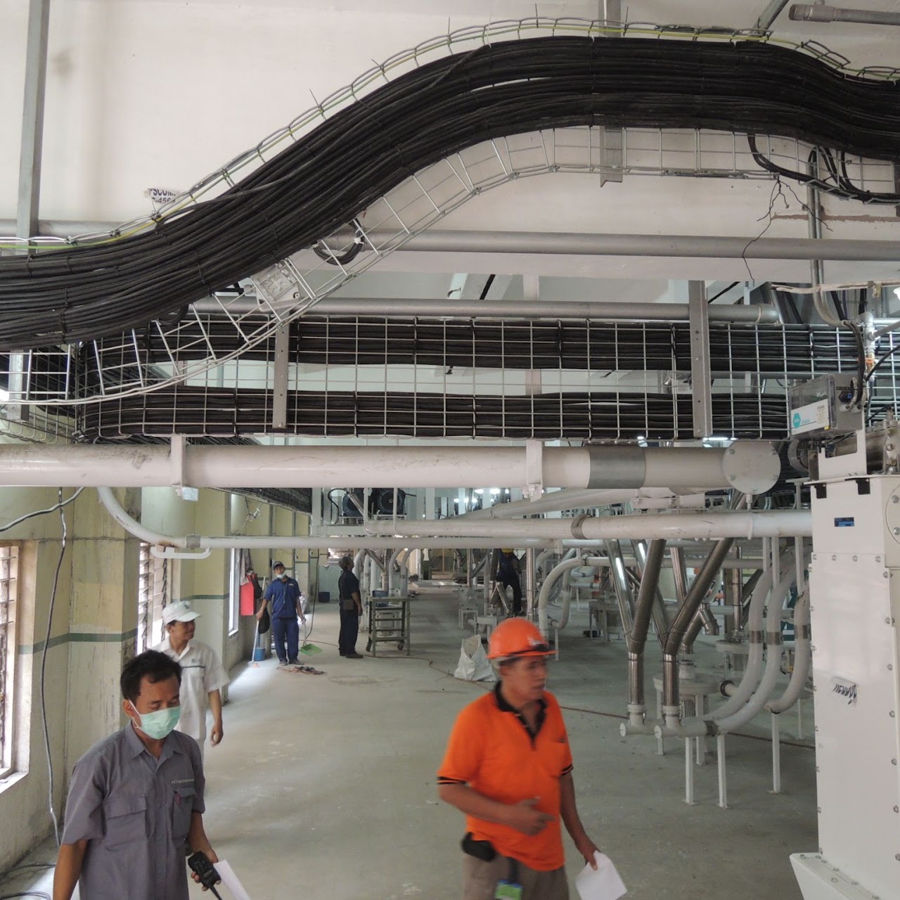 LV cable feeding to motors — electrical installation